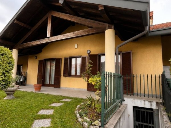casa indipendente in vendita a Fino Mornasco