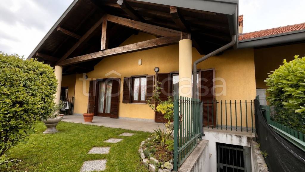 casa indipendente in vendita a Fino Mornasco