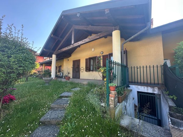 casa indipendente in vendita a Fino Mornasco