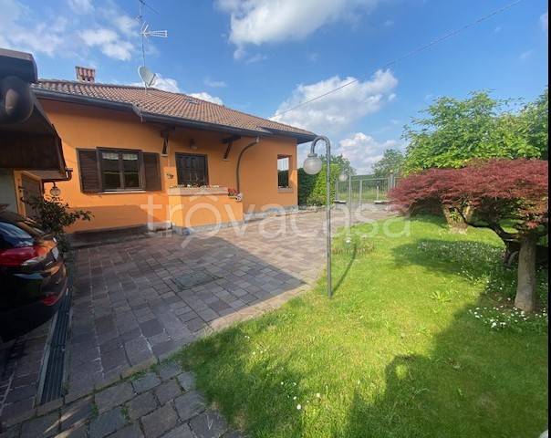 casa indipendente in vendita a Fino Mornasco