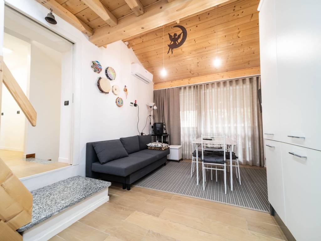 casa indipendente in vendita a Fino Mornasco