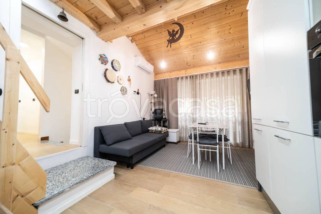 casa indipendente in vendita a Fino Mornasco