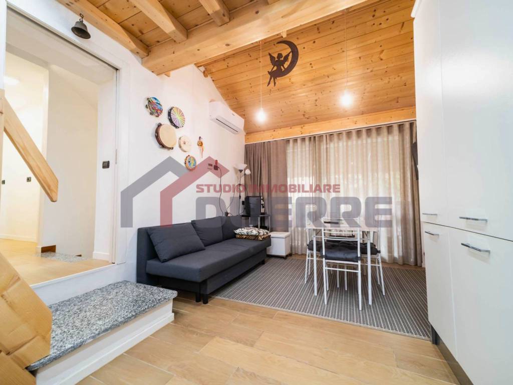 casa indipendente in vendita a Fino Mornasco