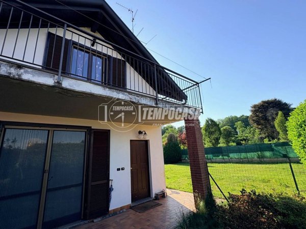 casa indipendente in vendita a Fino Mornasco