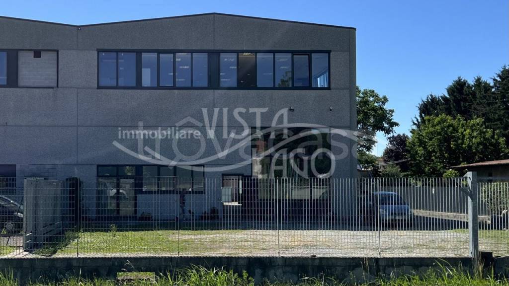 locale commerciale in vendita a Fino Mornasco