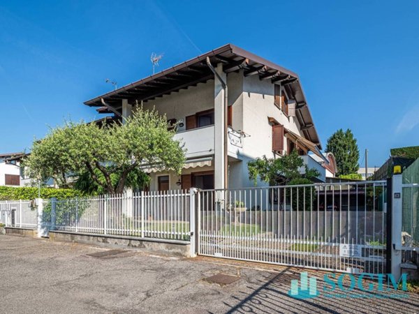 casa indipendente in vendita a Fino Mornasco