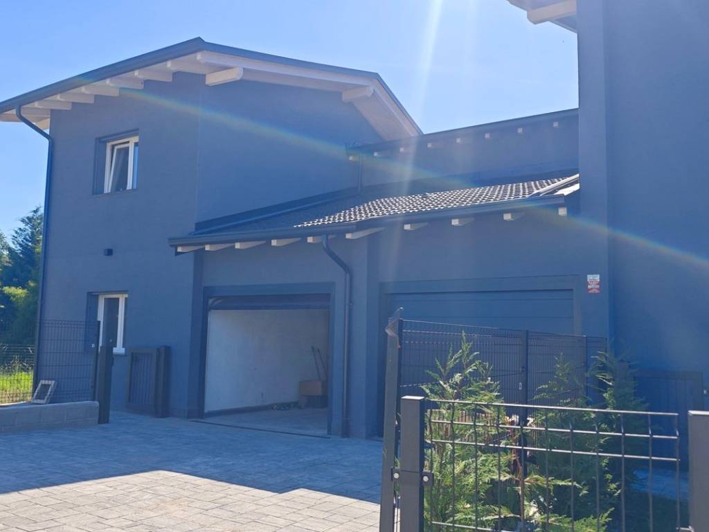 casa indipendente in vendita a Fino Mornasco