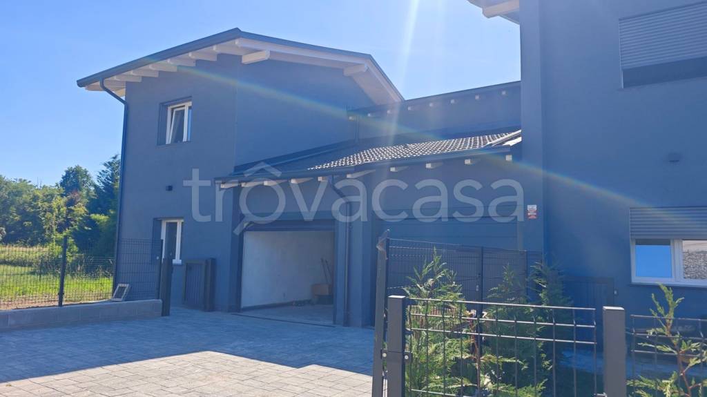 casa indipendente in vendita a Fino Mornasco
