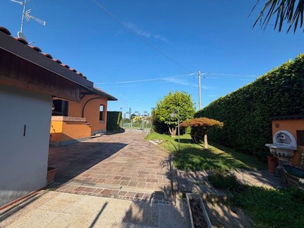 casa indipendente in vendita a Fino Mornasco in zona Andrate