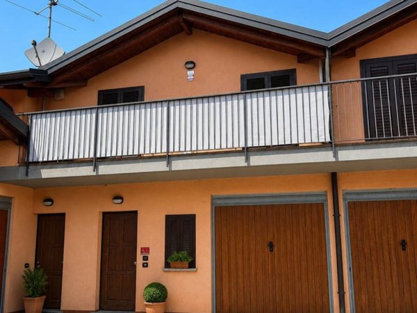 casa indipendente in vendita a Fino Mornasco