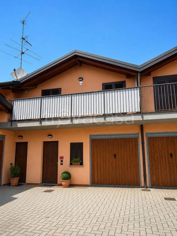 casa indipendente in vendita a Fino Mornasco