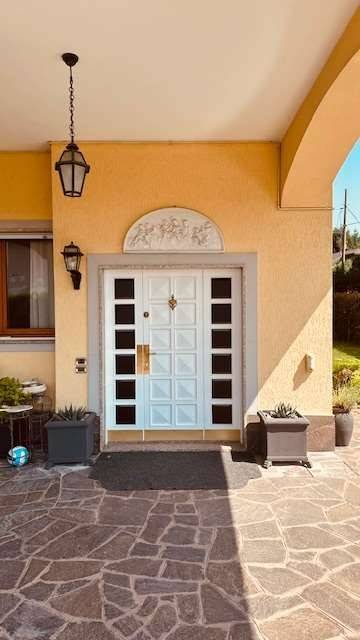 casa indipendente in vendita a Fino Mornasco