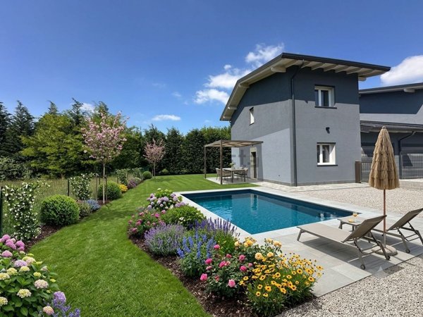 casa indipendente in vendita a Fino Mornasco