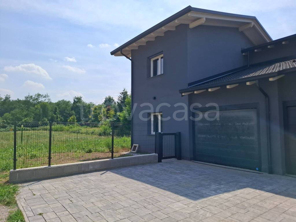 casa indipendente in vendita a Fino Mornasco