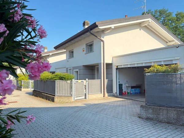 casa indipendente in vendita a Fino Mornasco