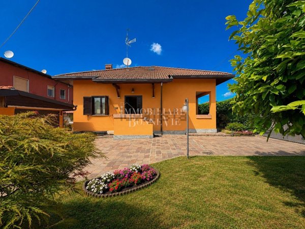 casa indipendente in vendita a Fino Mornasco