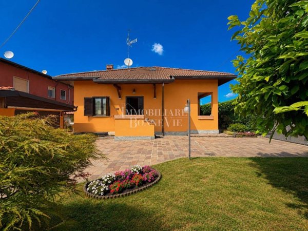 casa indipendente in vendita a Fino Mornasco