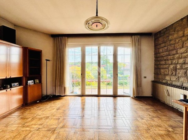 casa indipendente in vendita a Fino Mornasco