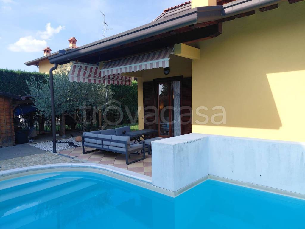 casa indipendente in vendita a Fino Mornasco