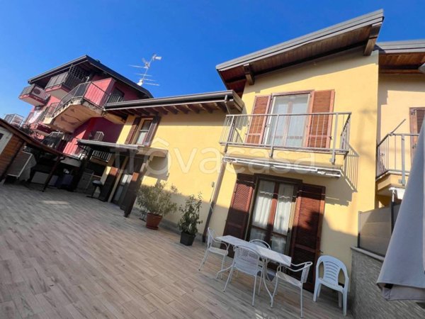 casa indipendente in vendita a Fino Mornasco