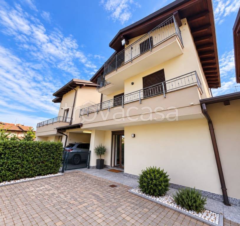 casa indipendente in vendita a Fino Mornasco