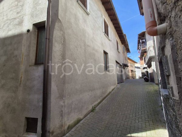 casa indipendente in vendita a Garzeno