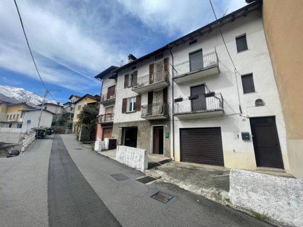 casa indipendente in vendita a Garzeno