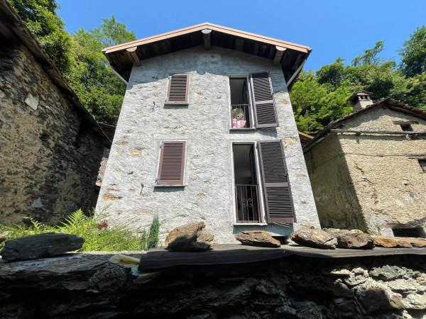 casa indipendente in vendita a Garzeno