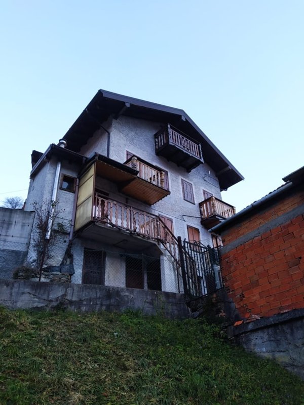 casa indipendente in vendita a Garzeno