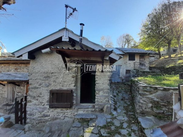 casa indipendente in vendita a Garzeno