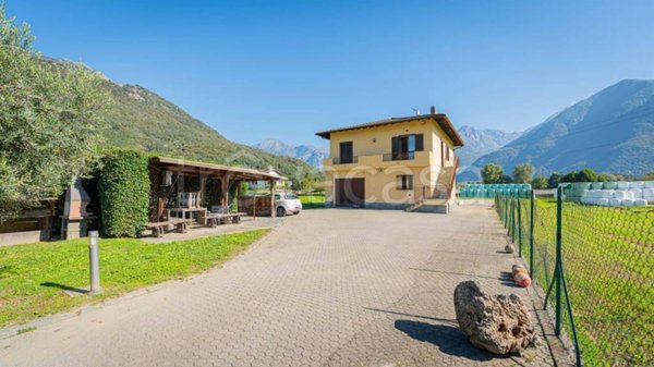 casa indipendente in vendita a Gera Lario