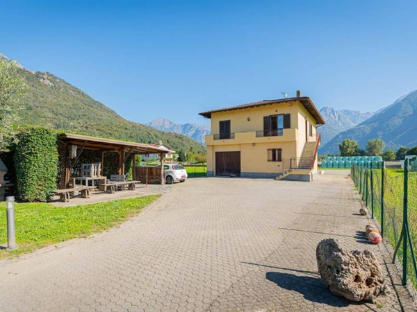 casa indipendente in vendita a Gera Lario