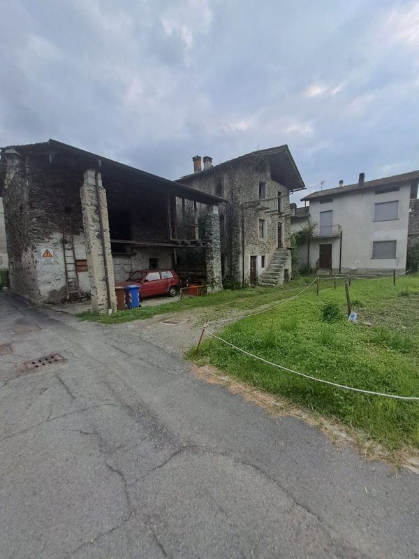 casale in vendita a Gera Lario