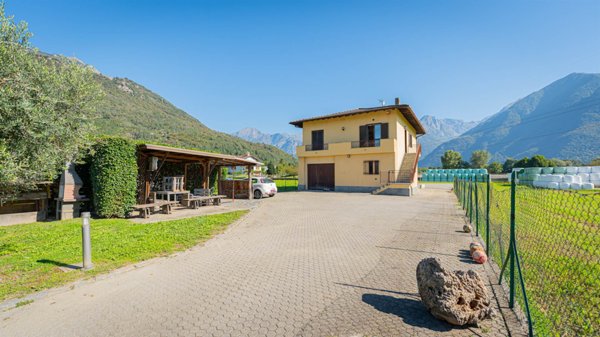 casa indipendente in vendita a Gera Lario