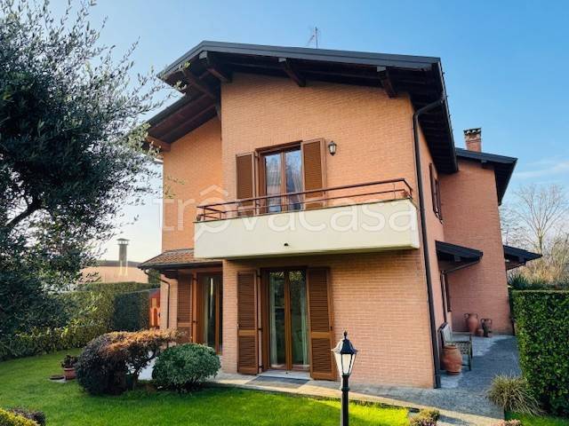 casa indipendente in vendita a Grandate