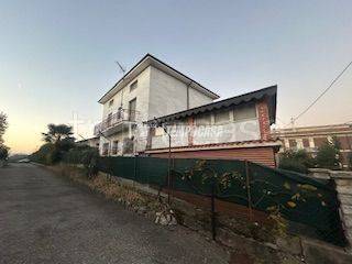 casa indipendente in vendita a Grandate