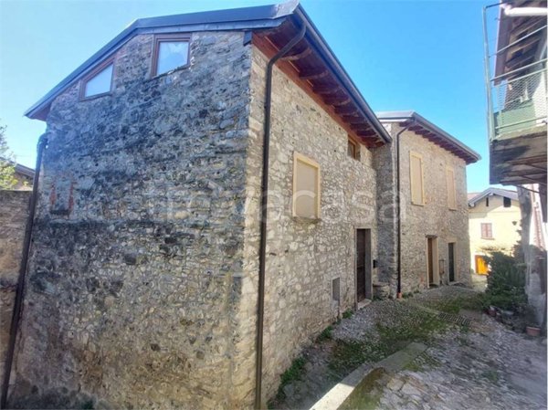 appartamento in vendita a Grandola ed Uniti in zona Velzo