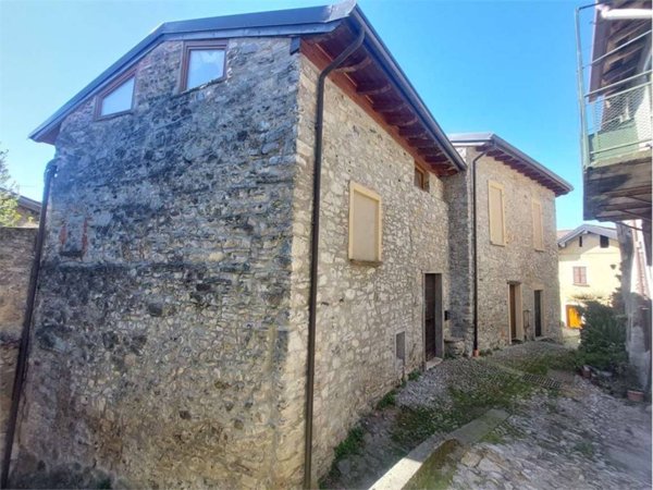 appartamento in vendita a Grandola ed Uniti in zona Velzo