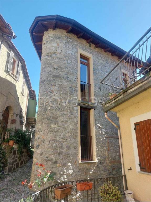 appartamento in vendita a Grandola ed Uniti in zona Velzo