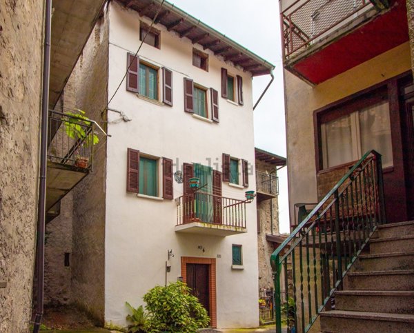 casa indipendente in vendita a Grandola ed Uniti