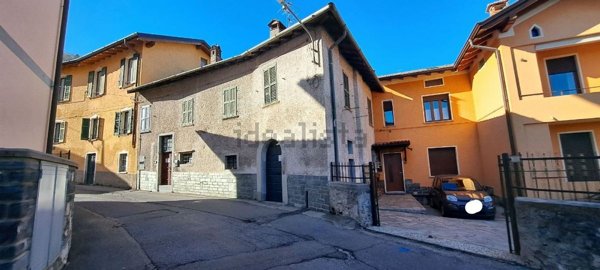 casa indipendente in vendita a Grandola ed Uniti