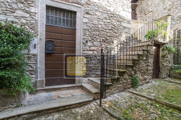 casa indipendente in vendita a Grandola ed Uniti in zona Naggio