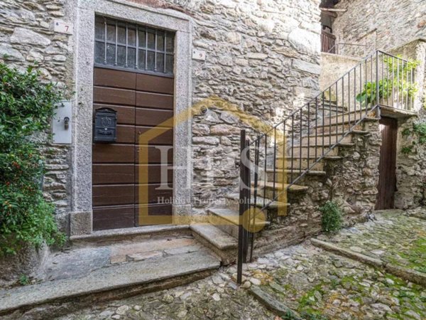 casa indipendente in vendita a Grandola ed Uniti in zona Naggio