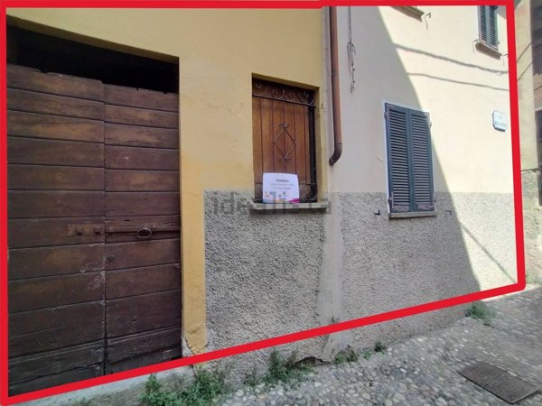 pentavano in vendita a Grandola ed Uniti in zona Naggio