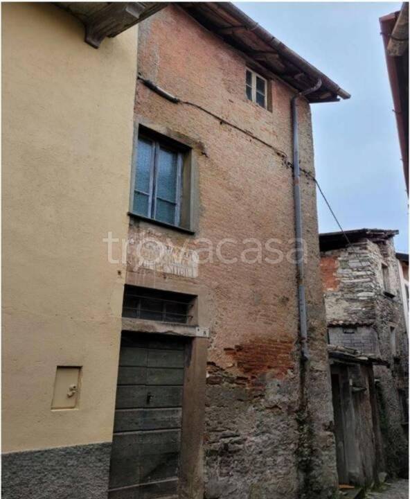 ufficio in vendita a Grandola ed Uniti in zona Naggio