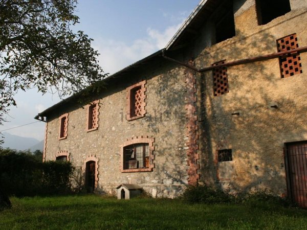 casa indipendente in vendita a Grandola ed Uniti