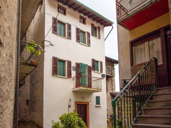 casa indipendente in vendita a Grandola ed Uniti in zona Grona
