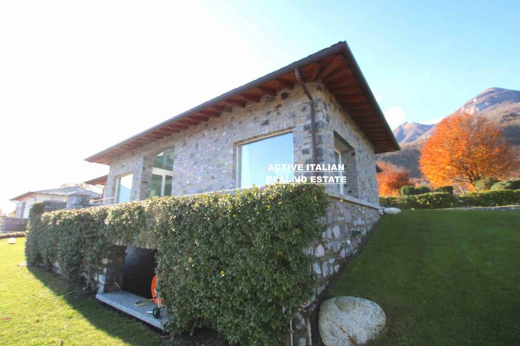 casa indipendente in vendita a Griante