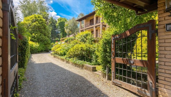 casa indipendente in vendita a Griante