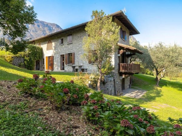 casa indipendente in vendita a Griante